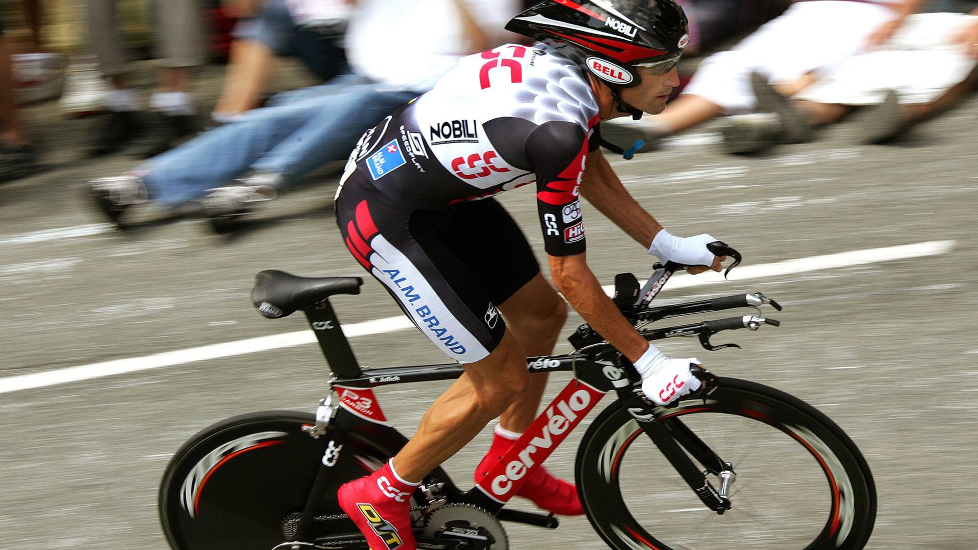 【多角度直播体验】虚拟现实带来沉浸式观赛新玩法,沉浸式虚拟演播室